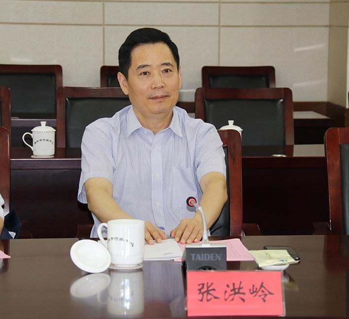 张洪岭局长交流医保工作.jpg